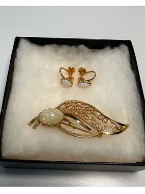 12K Gold Filled Vintage Amsel brooch and earrings set